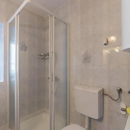1 Bedroom Stunning In Holiday home *