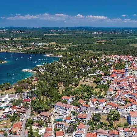 1 Bedroom Stunning In Holiday home Funtana